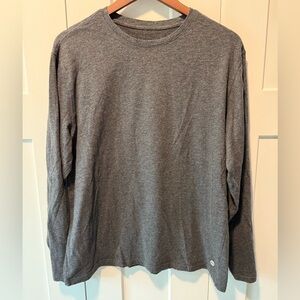 Men’s long sleeve gray tee, Size unknown